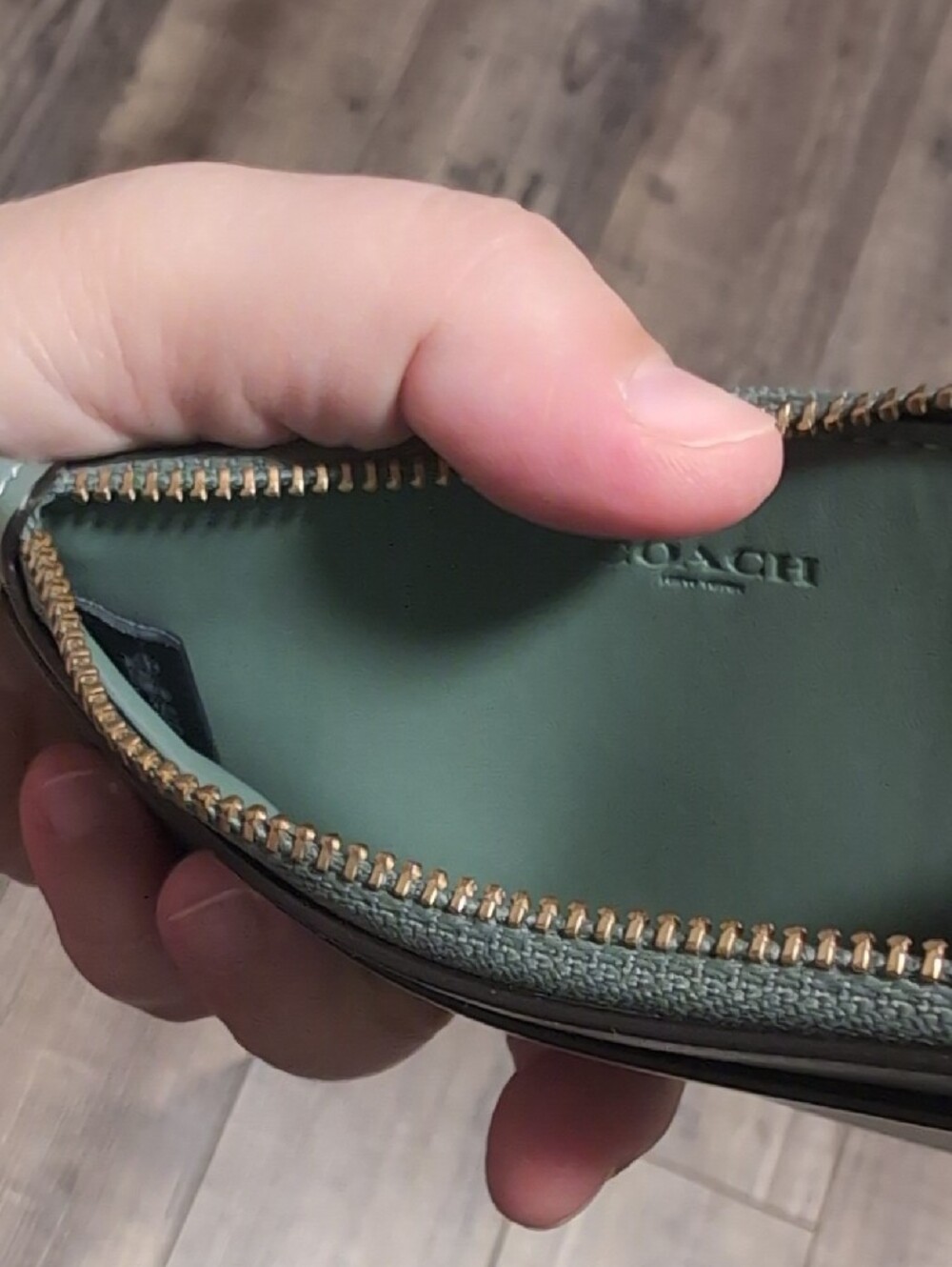 Coach Sage Green Leather Zip Card Case with Gold Logo - Picture 5 of 6
